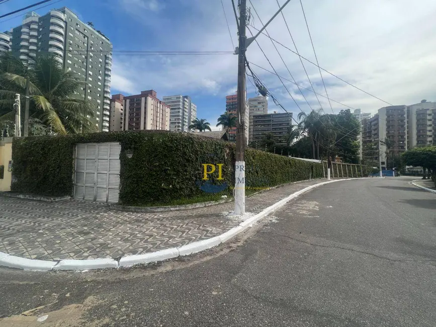 Casa com 4 quartos à venda, 400m2 em Canto do Forte, Praia Grande - SP - imagem 3 Foto 3 de Casa com 4 quartos à venda, 400m2 em Canto do Forte, Praia Grande - SP