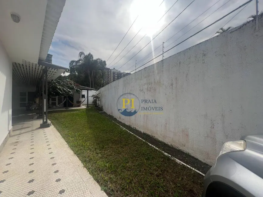Casa com 4 quartos à venda, 400m2 em Canto do Forte, Praia Grande - SP - imagem 4 Foto 4 de Casa com 4 quartos à venda, 400m2 em Canto do Forte, Praia Grande - SP