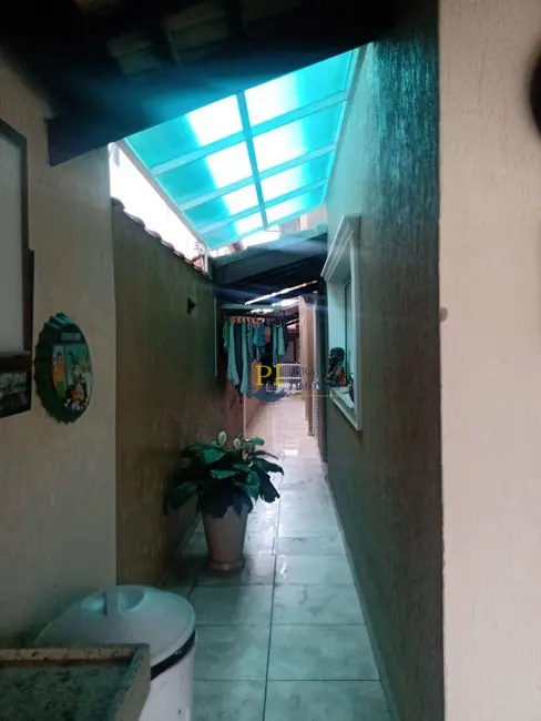 Casa com 4 quartos à venda, 200m2 em Canto do Forte, Praia Grande - SP - imagem 2 Foto 2 de Casa com 4 quartos à venda, 200m2 em Canto do Forte, Praia Grande - SP