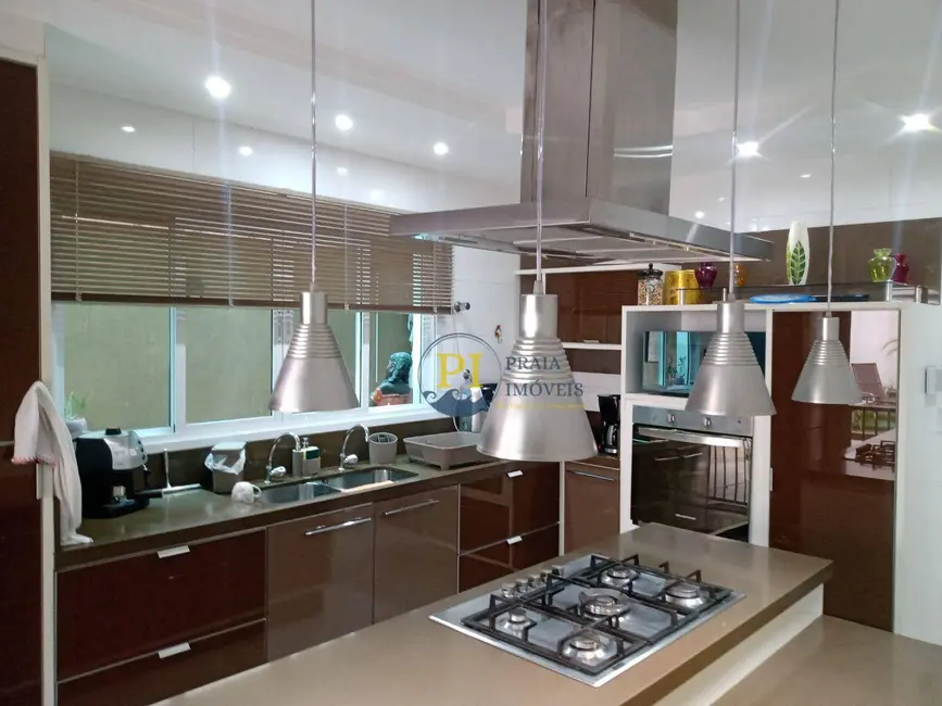 Casa com 4 quartos à venda, 200m2 em Canto do Forte, Praia Grande - SP - imagem 6 Foto 6 de Casa com 4 quartos à venda, 200m2 em Canto do Forte, Praia Grande - SP