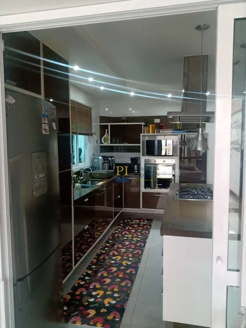 Casa com 4 quartos à venda, 200m2 em Canto do Forte, Praia Grande - SP - imagem 5 Foto 5 de Casa com 4 quartos à venda, 200m2 em Canto do Forte, Praia Grande - SP