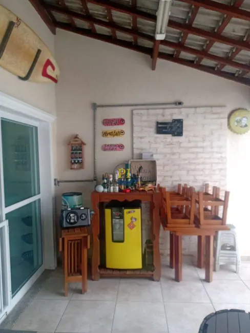 Casa com 4 quartos à venda, 200m2 em Canto do Forte, Praia Grande - SP - imagem 3 Foto 3 de Casa com 4 quartos à venda, 200m2 em Canto do Forte, Praia Grande - SP