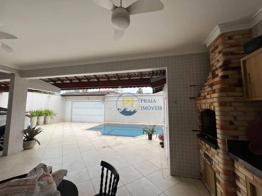 Casa com 3 quartos à venda, 360m2 em Canto do Forte, Praia Grande - SP - imagem 6 Foto 6 de Casa com 3 quartos à venda, 360m2 em Canto do Forte, Praia Grande - SP