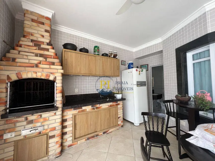Casa com 3 quartos à venda, 360m2 em Canto do Forte, Praia Grande - SP - imagem 3 Foto 3 de Casa com 3 quartos à venda, 360m2 em Canto do Forte, Praia Grande - SP