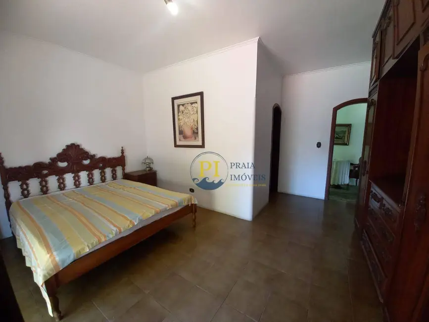 Casa com 3 quartos à venda, 3400m2 em Canto do Forte, Praia Grande - SP - imagem 5 Foto 5 de Casa com 3 quartos à venda, 3400m2 em Canto do Forte, Praia Grande - SP