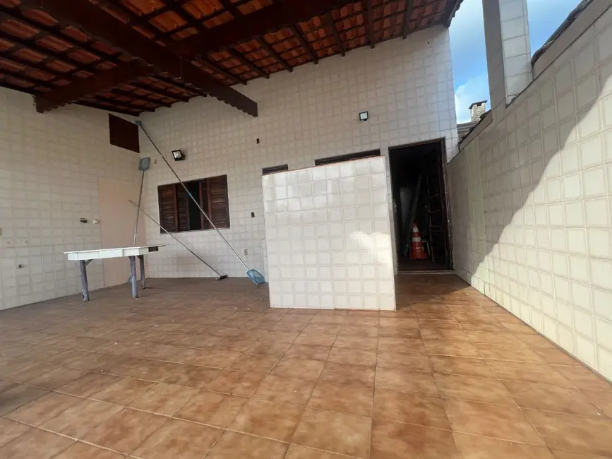 Foto 7 de Casa com 3 quartos à venda, 400m2 em Solemar, Praia Grande - SP