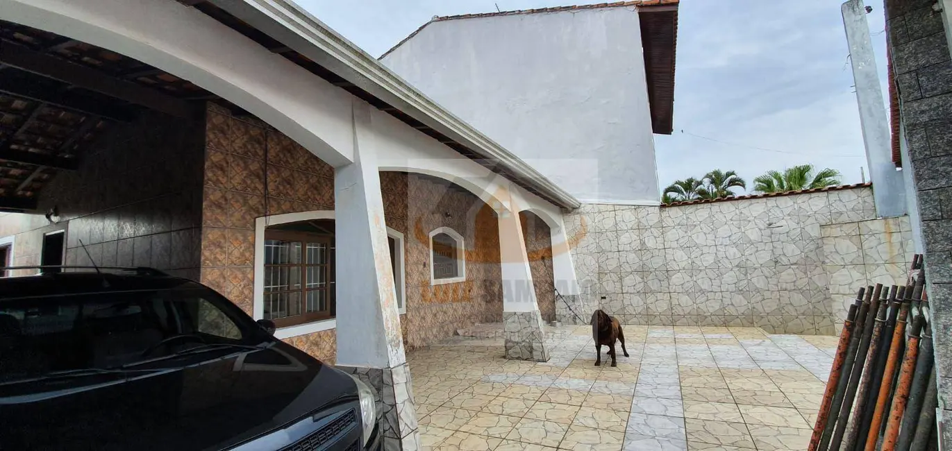 Foto 1 de Casa com 4 quartos à venda, 180m2 em Itanhaem - SP