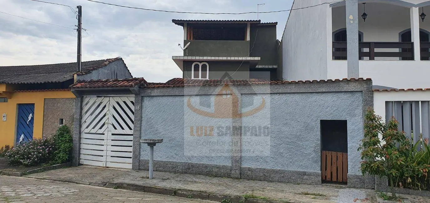 Foto 2 de Casa com 4 quartos à venda, 180m2 em Itanhaem - SP