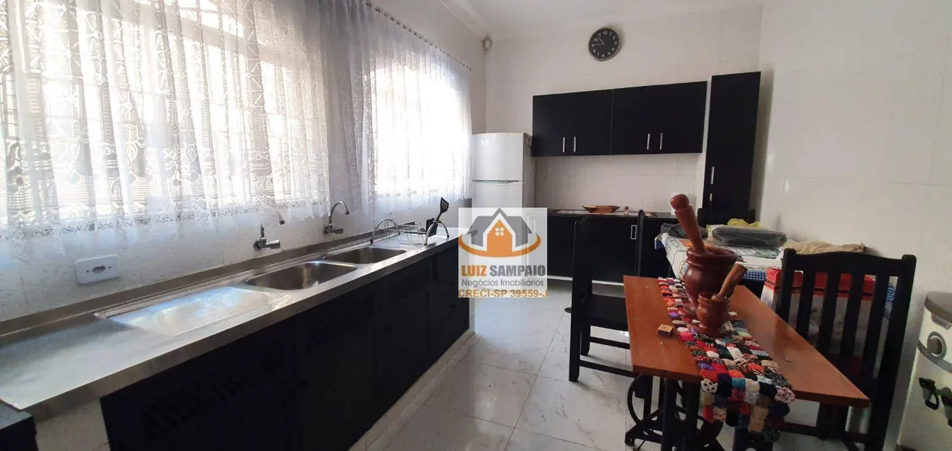 Foto 4 de Casa com 4 quartos à venda, 298m2 em Itanhaem - SP