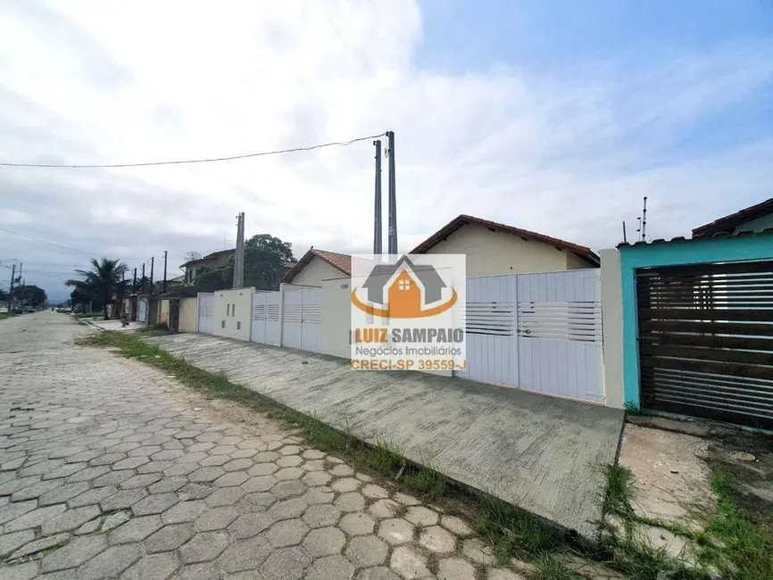 Foto 2 de Casa com 2 quartos à venda, 125m2 em Itanhaem - SP