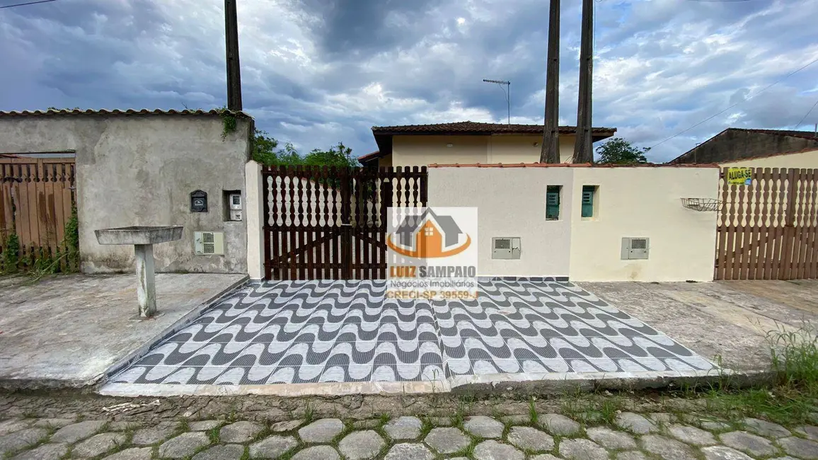 Foto 1 de Casa com 2 quartos à venda, 143m2 em Itanhaem - SP