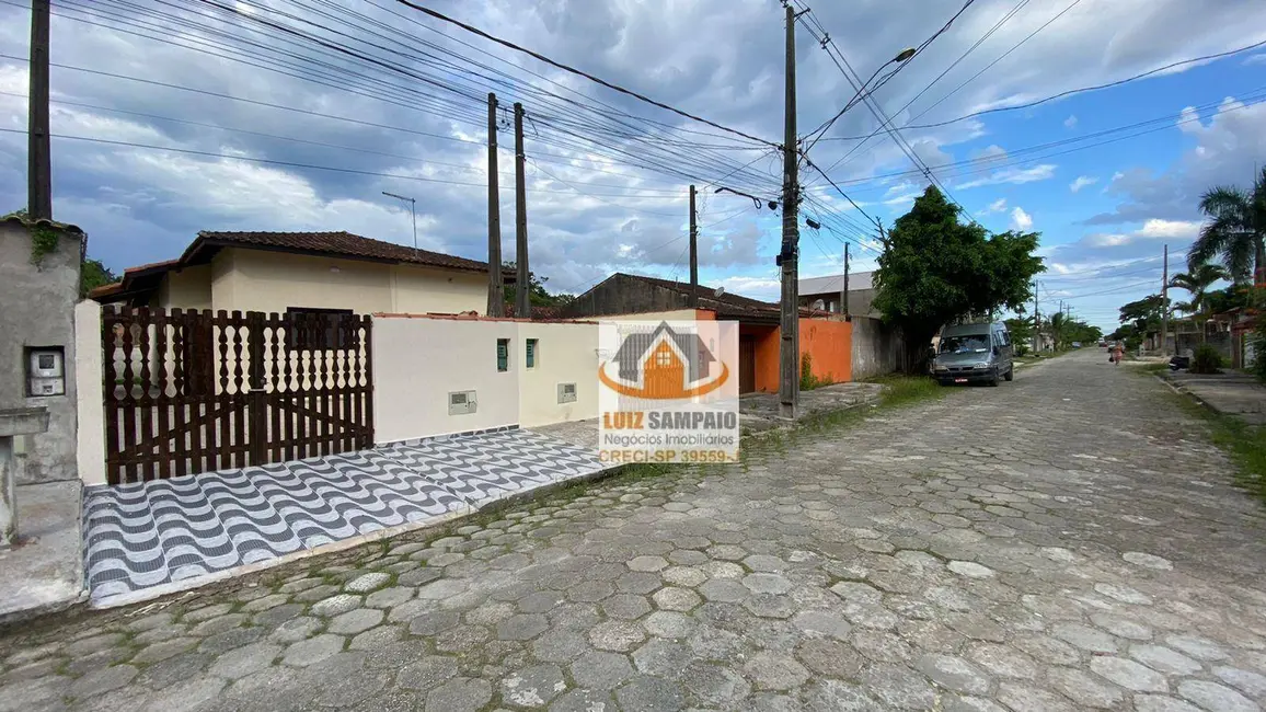 Foto 2 de Casa com 2 quartos à venda, 143m2 em Itanhaem - SP