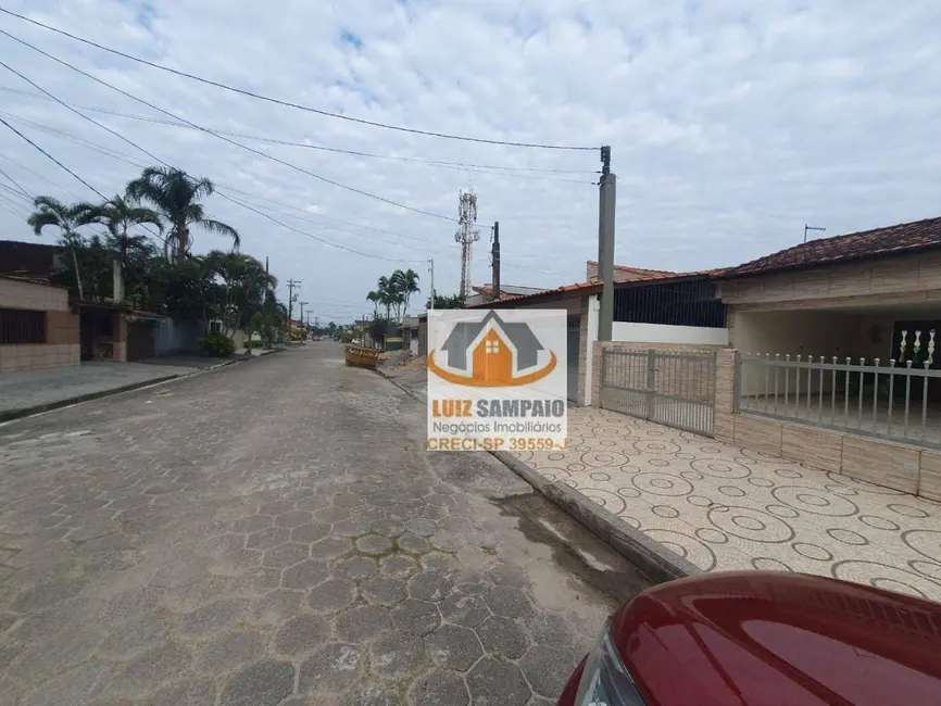Foto 2 de Casa com 2 quartos à venda, 151m2 em Itanhaem - SP