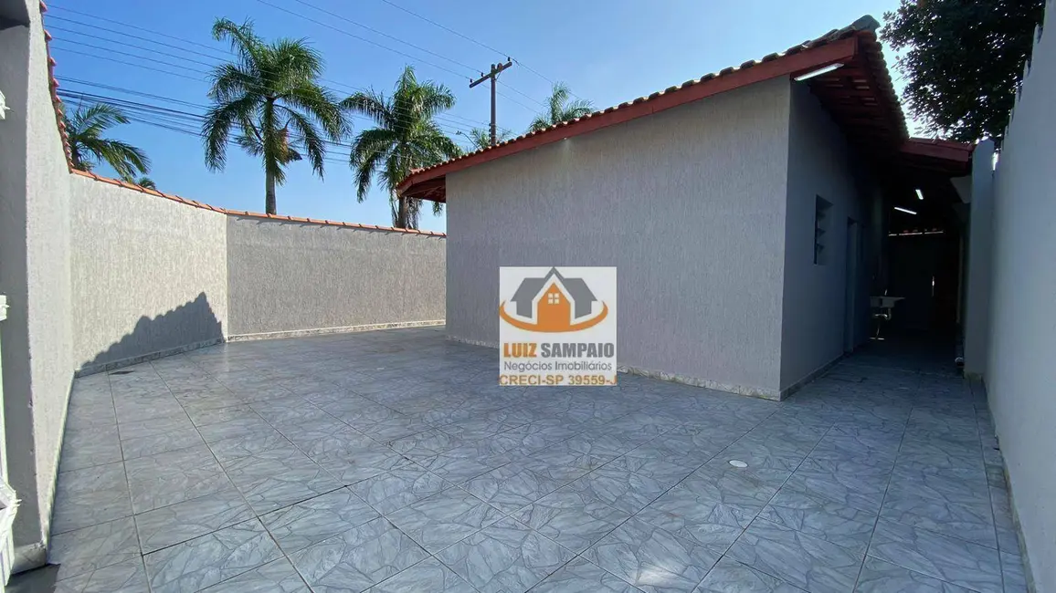 Foto 2 de Casa com 2 quartos à venda, 145m2 em Itanhaem - SP