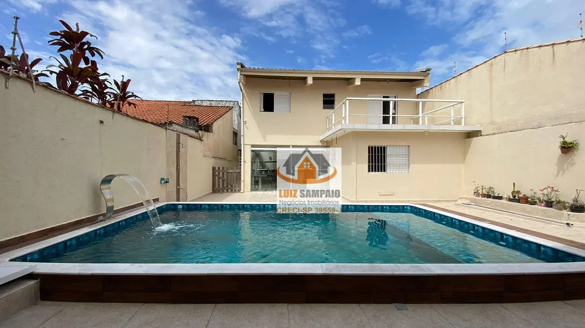 Sobrado com 3 quartos à venda, 380m2 em Itanhaem - SP - imagem 3 Foto 3 de Sobrado com 3 quartos à venda, 380m2 em Itanhaem - SP
