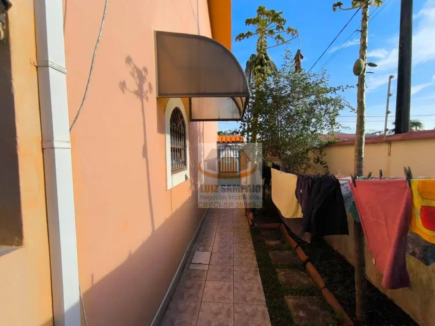 Sobrado com 3 quartos à venda, 286m2 em Itanhaem - SP - imagem 6 Foto 6 de Sobrado com 3 quartos à venda, 286m2 em Itanhaem - SP