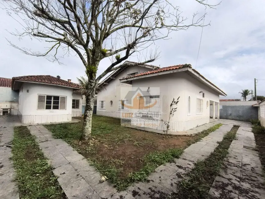 Foto 3 de Casa com 7 quartos para alugar, 516m2 em Itanhaem - SP