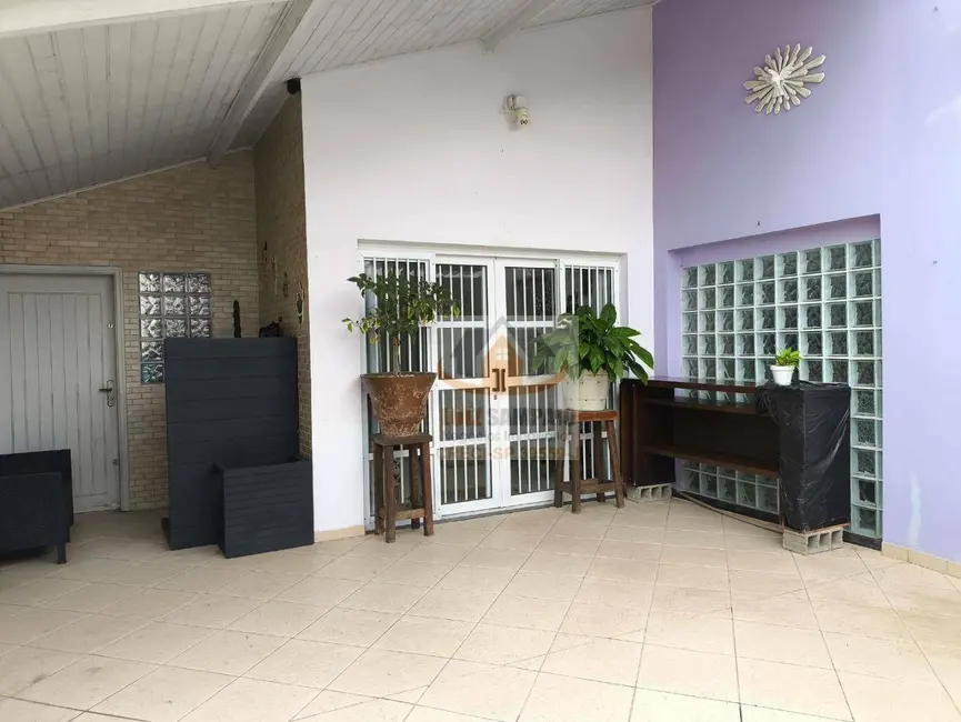 Casa com 3 quartos à venda, 260m2 em Balneário São Jorge, Itanhaem - SP - imagem 4 Foto 4 de Casa com 3 quartos à venda, 260m2 em Balneário São Jorge, Itanhaem - SP