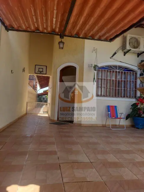 Foto 2 de Casa com 2 quartos à venda, 125m2 em Itanhaem - SP