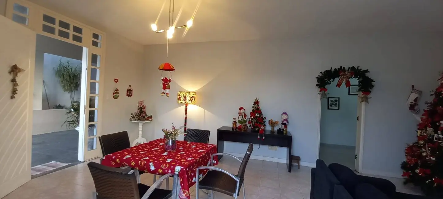 Casa com 5 quartos à venda e para alugar em Aleixo, Manaus - AM - imagem 8 Foto 8 de Casa com 5 quartos à venda e para alugar em Aleixo, Manaus - AM