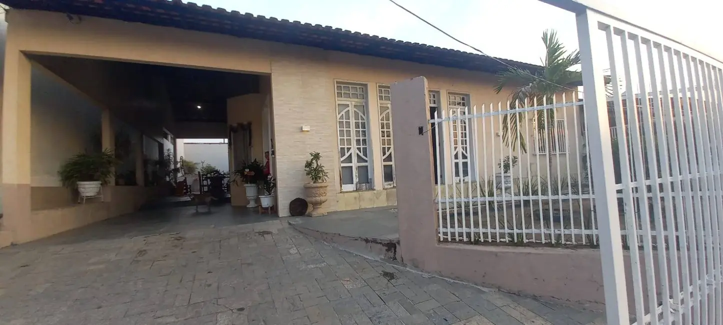 Foto 2 de Casa com 5 quartos à venda e para alugar em Aleixo, Manaus - AM