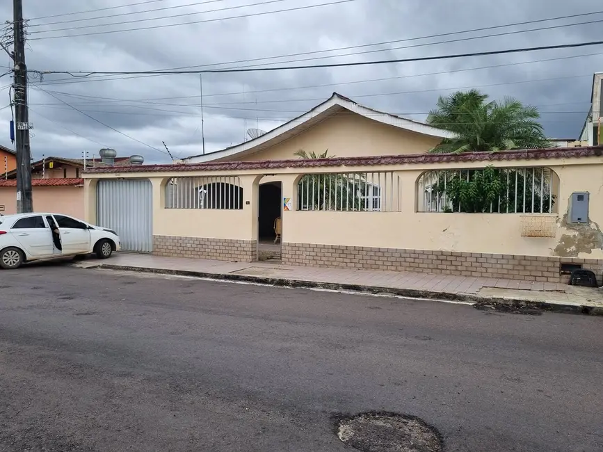 Foto 2 de Casa com 3 quartos à venda e para alugar, 600m2 em Chapada, Manaus - AM