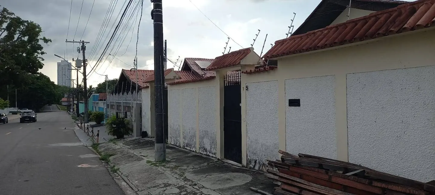 Casa com 4 quartos para alugar em Chapada, Manaus - AM - imagem 3 Foto 3 de Casa com 4 quartos para alugar em Chapada, Manaus - AM