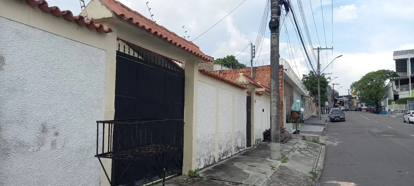 Casa com 4 quartos para alugar em Chapada, Manaus - AM - imagem 2 Foto 2 de Casa com 4 quartos para alugar em Chapada, Manaus - AM
