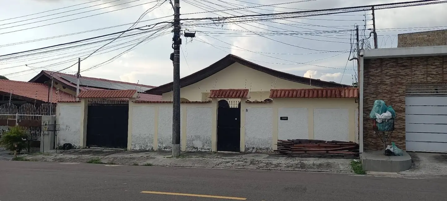Casa com 4 quartos para alugar em Chapada, Manaus - AM - imagem 1 Foto 1 de Casa com 4 quartos para alugar em Chapada, Manaus - AM
