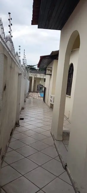 Casa com 4 quartos para alugar em Chapada, Manaus - AM - imagem 9 Foto 9 de Casa com 4 quartos para alugar em Chapada, Manaus - AM