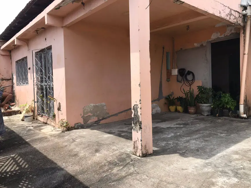 Foto 3 de Casa com 4 quartos à venda, 300m2 em Flores, Manaus - AM