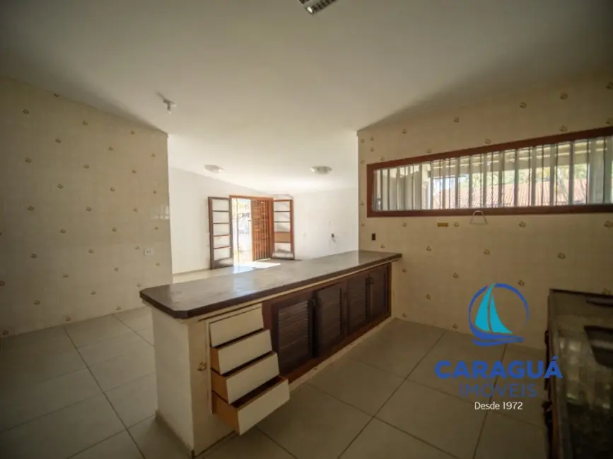 Foto 3 de Casa com 4 quartos para alugar, 266m2 em Sumaré, Caraguatatuba - SP