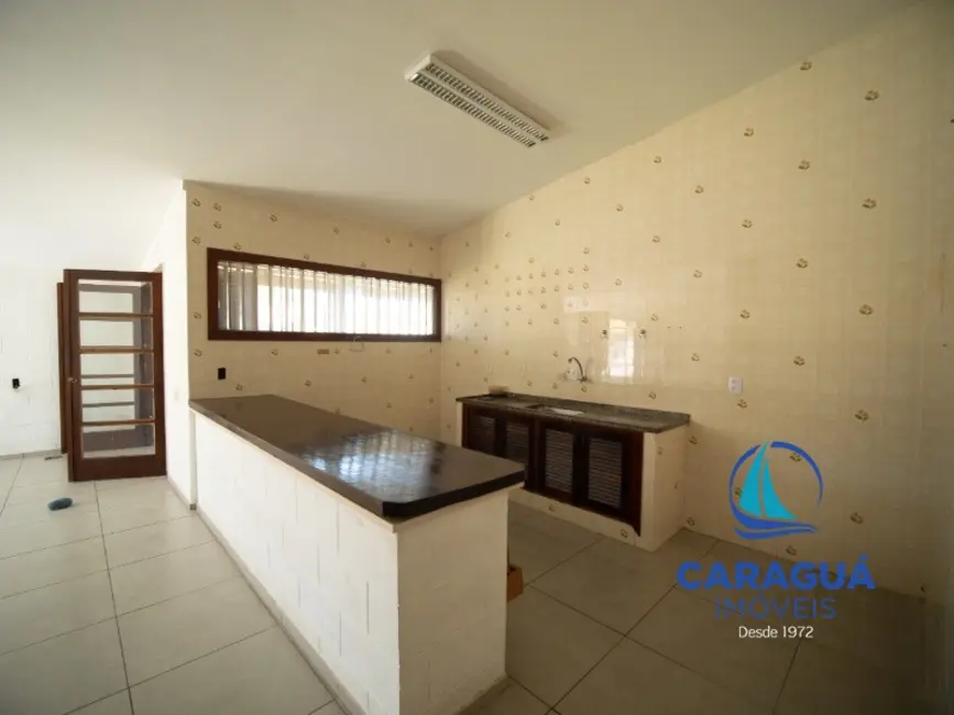 Foto 2 de Casa com 4 quartos para alugar, 266m2 em Sumaré, Caraguatatuba - SP
