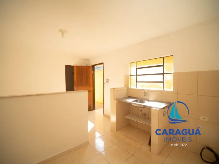 Foto 2 de Casa com 1 quarto para alugar, 40m2 em Sumaré, Caraguatatuba - SP