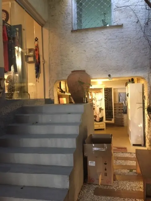 Sala Comercial à venda, 246m2 em Centro, Caraguatatuba - SP - imagem 5 Foto 5 de Sala Comercial à venda, 246m2 em Centro, Caraguatatuba - SP