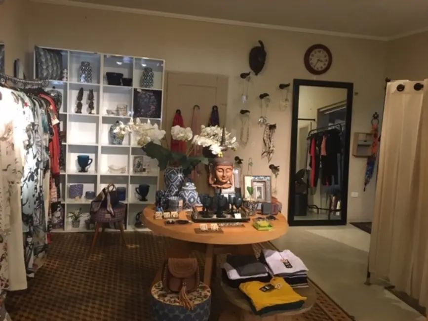 Sala Comercial à venda, 246m2 em Centro, Caraguatatuba - SP - imagem 4 Foto 4 de Sala Comercial à venda, 246m2 em Centro, Caraguatatuba - SP