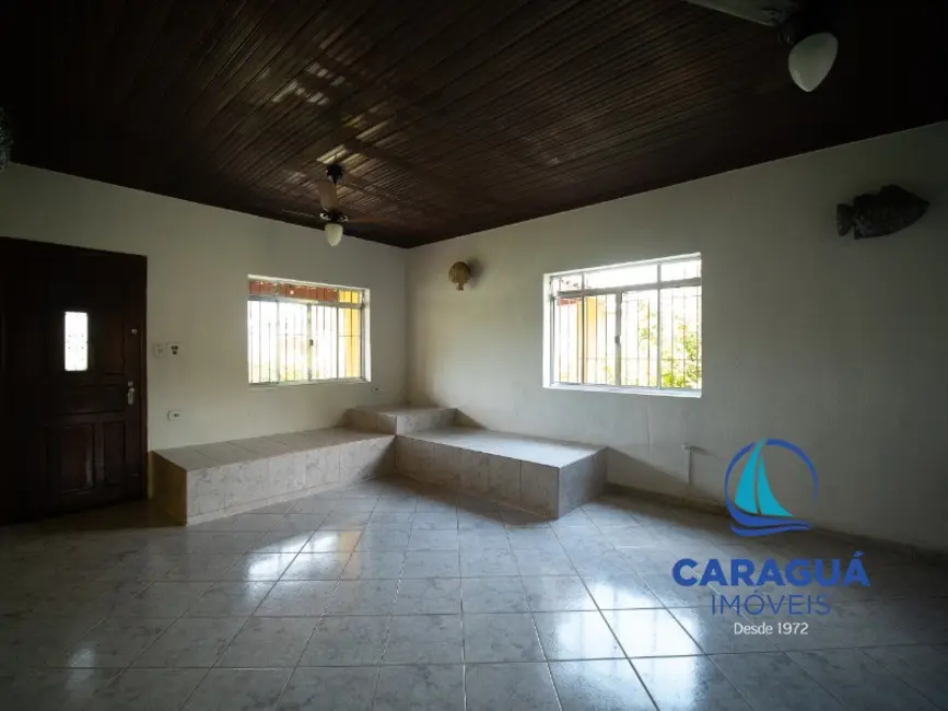 Foto 2 de Casa com 4 quartos para alugar, 250m2 em Sumaré, Caraguatatuba - SP