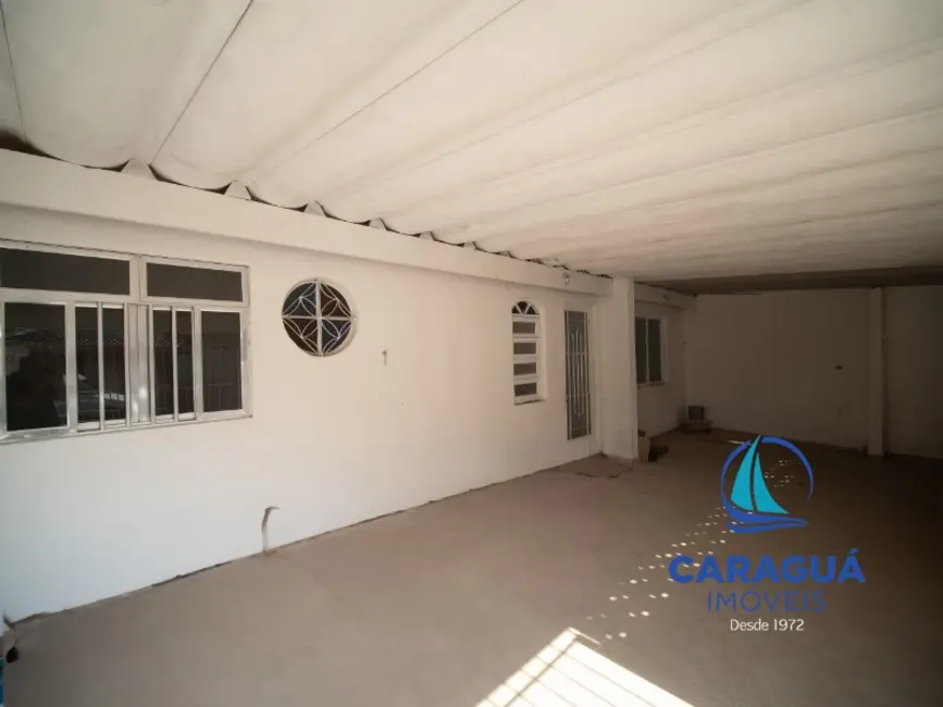 Foto 1 de Casa com 2 quartos para alugar, 85m2 em Sumaré, Caraguatatuba - SP