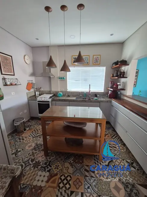 Foto 5 de Casa com 3 quartos para alugar, 308m2 em Centro, Caraguatatuba - SP