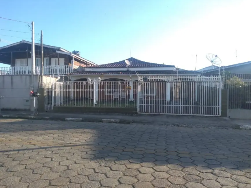 Foto 1 de Casa com 3 quartos à venda, 146m2 em Centro, Caraguatatuba - SP