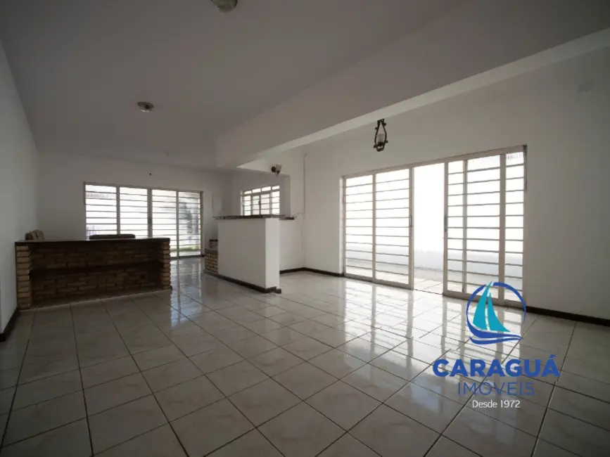 Foto 6 de Casa com 3 quartos para alugar, 60m2 em Caraguatatuba - SP