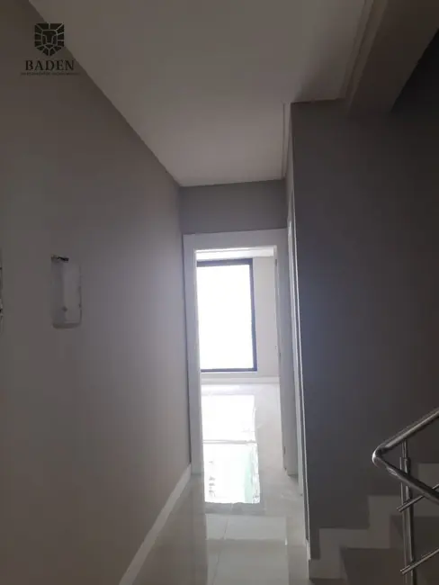 Sobrado com 3 quartos à venda, 220m2 em Balneario Camboriu - SC - imagem 8 Foto 8 de Sobrado com 3 quartos à venda, 220m2 em Balneario Camboriu - SC