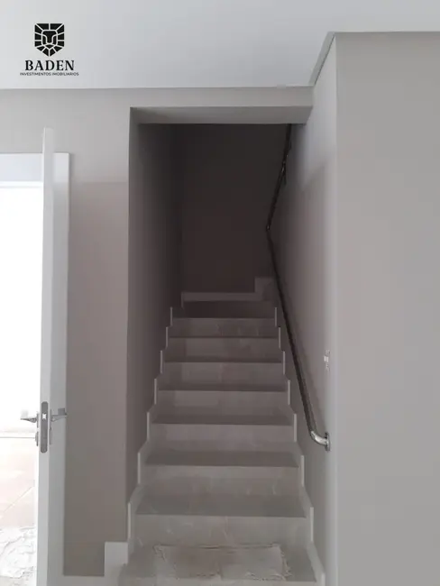 Sobrado com 3 quartos à venda, 220m2 em Balneario Camboriu - SC - imagem 4 Foto 4 de Sobrado com 3 quartos à venda, 220m2 em Balneario Camboriu - SC