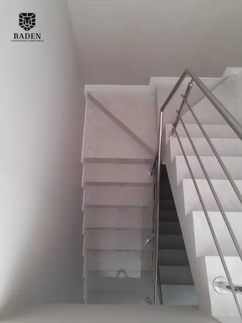 Sobrado com 3 quartos à venda, 220m2 em Balneario Camboriu - SC - imagem 9 Foto 9 de Sobrado com 3 quartos à venda, 220m2 em Balneario Camboriu - SC