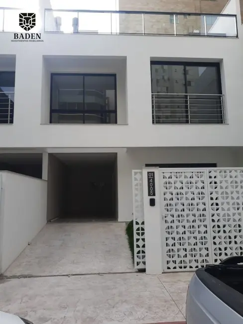 Sobrado com 3 quartos à venda, 220m2 em Balneario Camboriu - SC - imagem 1 Foto 1 de Sobrado com 3 quartos à venda, 220m2 em Balneario Camboriu - SC