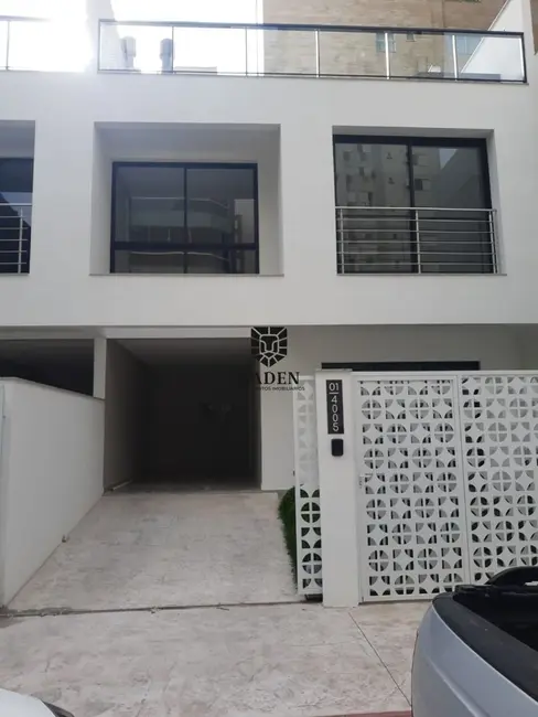 Foto 1 de Sobrado com 3 quartos à venda, 220m2 em Balneario Camboriu - SC