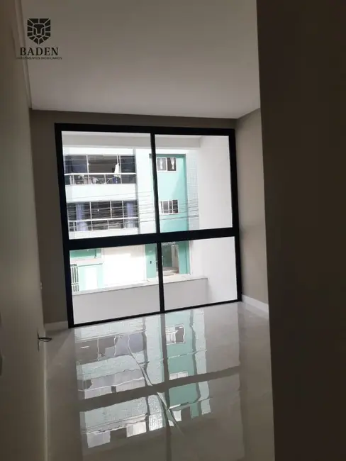 Sobrado com 3 quartos à venda, 220m2 em Balneario Camboriu - SC - imagem 5 Foto 5 de Sobrado com 3 quartos à venda, 220m2 em Balneario Camboriu - SC