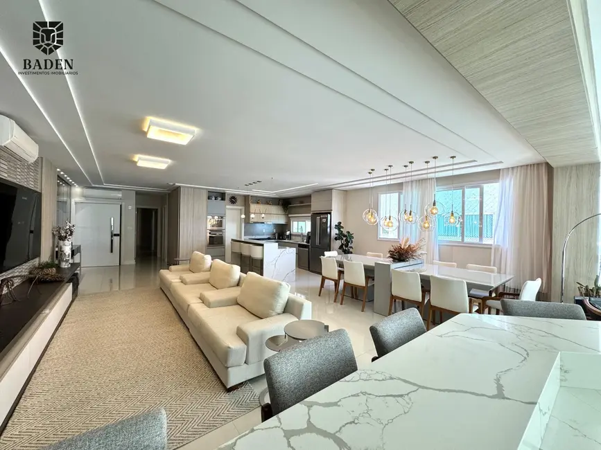 Foto 2 de Apartamento com 4 quartos à venda, 197m2 em Meia Praia, Itapema - SC