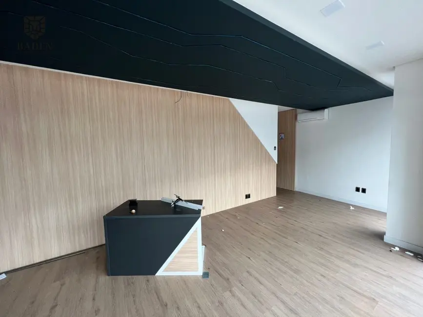 Sala Comercial para alugar, 72m2 em Centro, Balneario Camboriu - SC - imagem 6 Foto 6 de Sala Comercial para alugar, 72m2 em Centro, Balneario Camboriu - SC