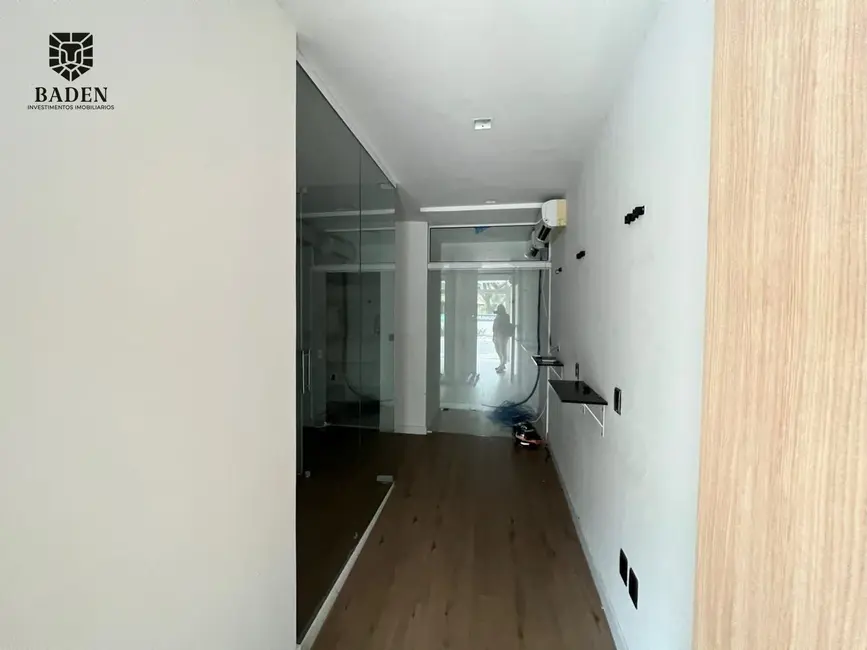 Sala Comercial para alugar, 72m2 em Centro, Balneario Camboriu - SC - imagem 9 Foto 9 de Sala Comercial para alugar, 72m2 em Centro, Balneario Camboriu - SC